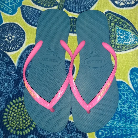 Havaianas Slim NWOT 37-38 7/8 Brand New Never Worn Neon Pink Straps Blue Footbed - Picture 2 of 6